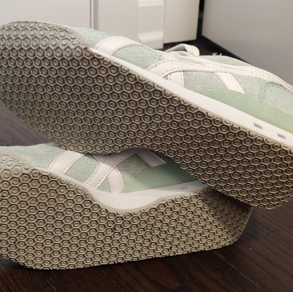 Women's Onitsuka Tiger Shoes - Picture 4 of 5